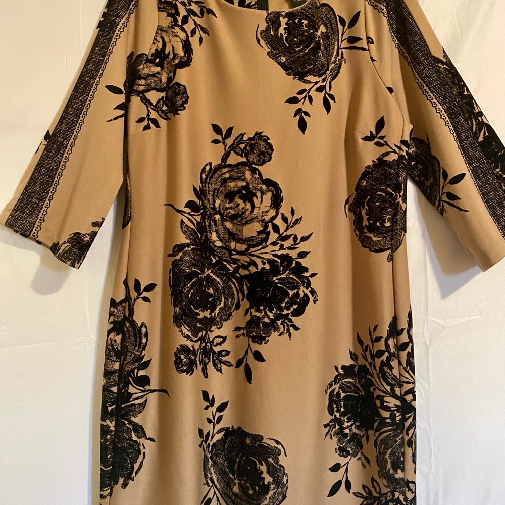 Ladies Dress - Picture 2 of 7